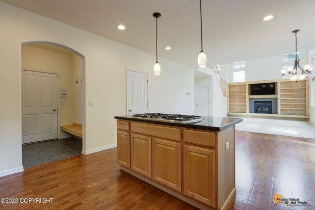 Building Photo - Stunning home conviently located by Eagle ...