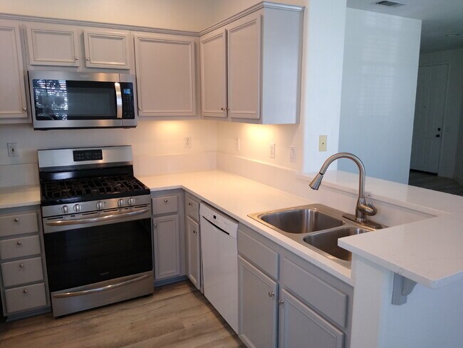 Building Photo - ENJOY RESORT-STYLE LIVING IN THE HEART OF VALENCIA
