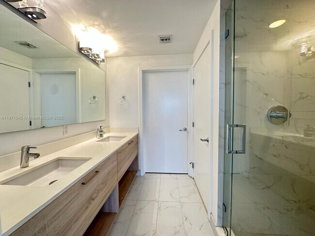 Building Photo - 16385 Biscayne Blvd