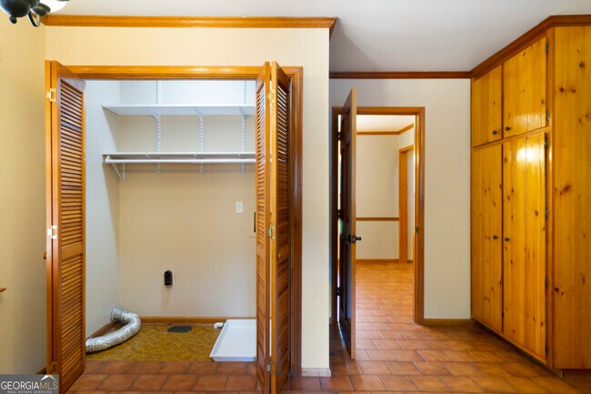 Building Photo - 104 Lake Somerset Dr NW