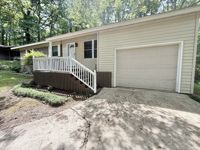 Building Photo - 207 Casalinda Cir