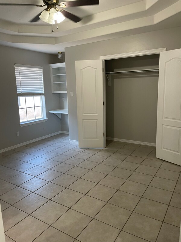 Building Photo - 717 S O' Hare Dr