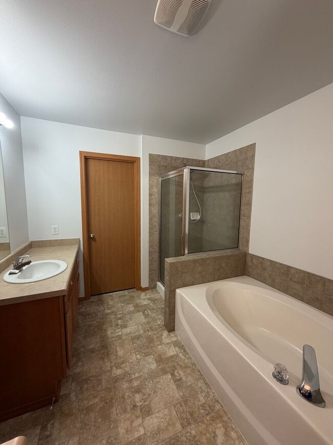 Building Photo - 1479 Burnside Pl