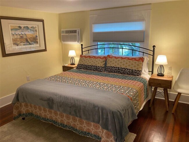 Building Photo - 2408 Hillview St