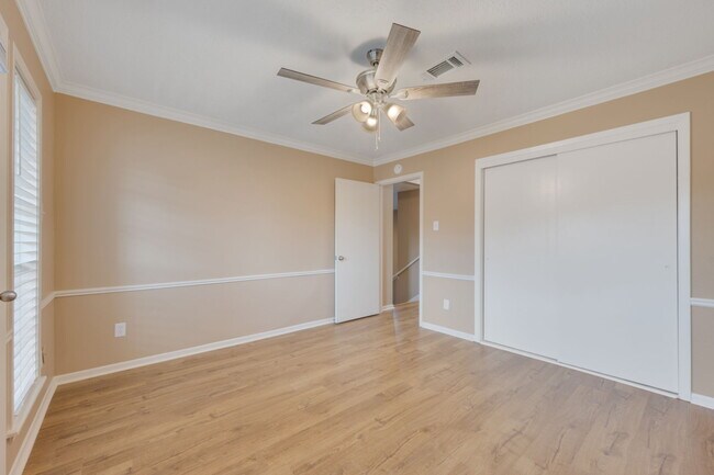 Building Photo - 2533 Cross Timbers Dr