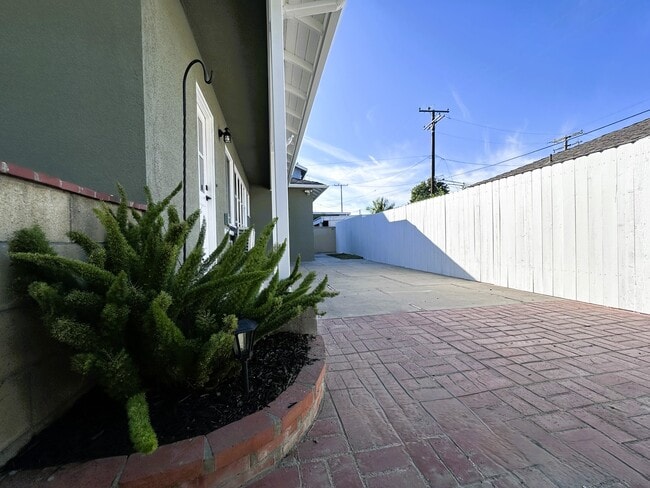 Back Patio - 5639 E Spring St