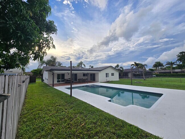 Building Photo - 840 NW 48th Ave