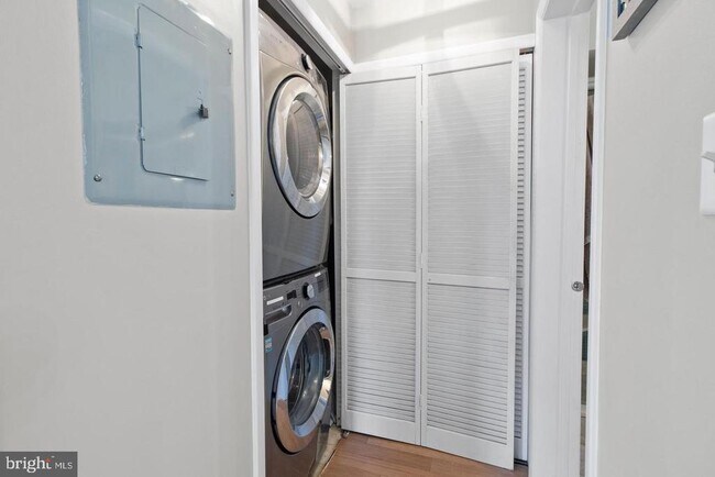 Building Photo - 119 Commonwealth Ct