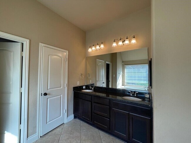 Building Photo - 6706 Aqua Falls