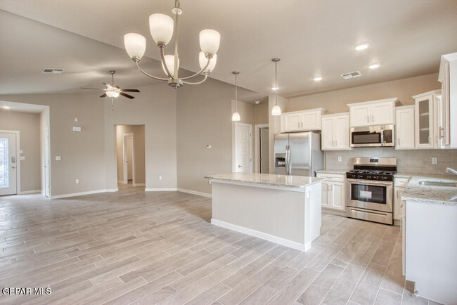 Building Photo - 14929 Tierra Crystal Ave