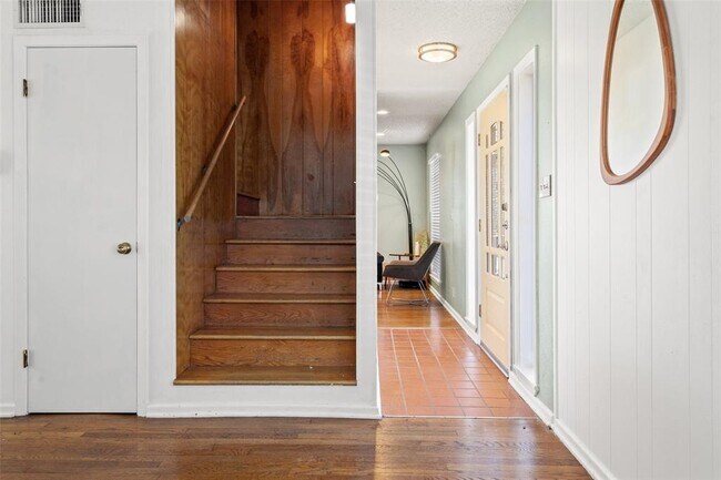 Building Photo - 2105 Columbia Cove