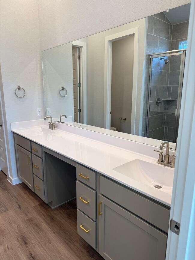 Building Photo - Newly Built Never Been Lived In