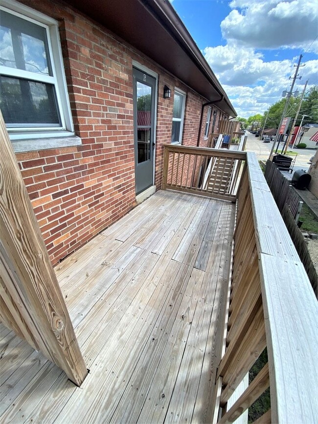 Building Photo - 1 Bedroom - Grandview Area