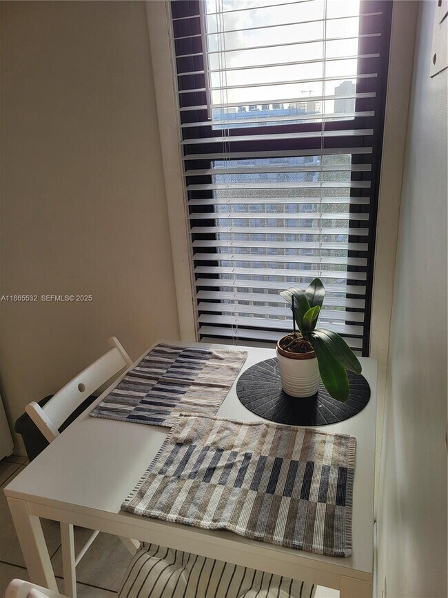 Building Photo - 3475 N Country Club Dr