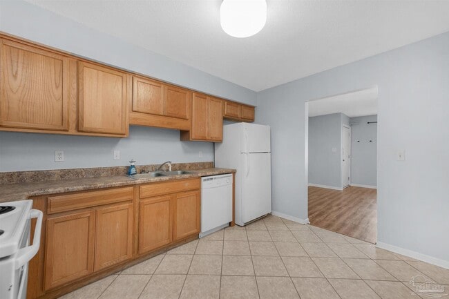 Building Photo - 10150 Guidy Ln