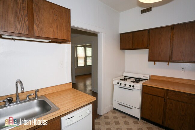 Building Photo - 3517 N Racine Ave