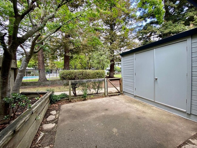 Building Photo - Beautifully Renovated One Bedroom Napa Condo