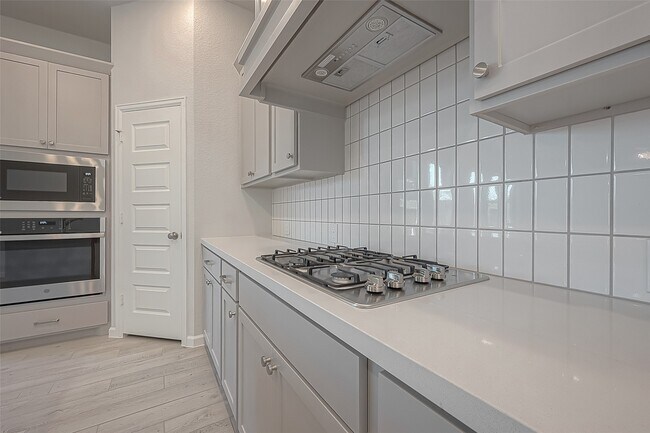 Building Photo - 9707 Satsuma Path