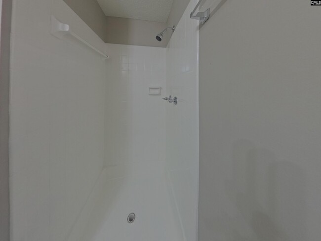 Building Photo - 201 Raintree Dr