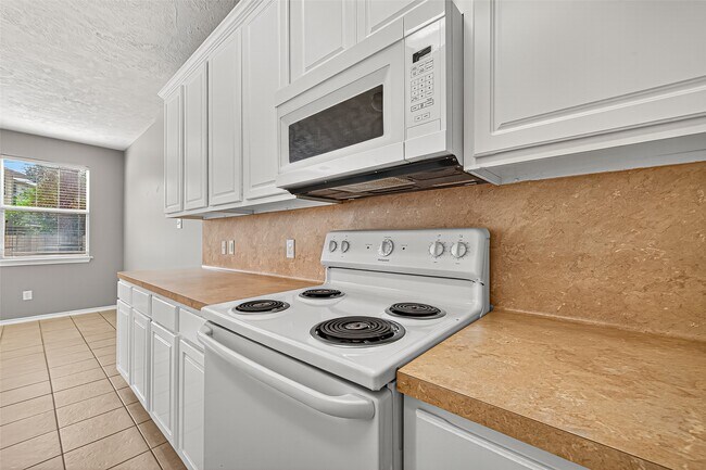 Building Photo - 110 N Burberry Park Cir