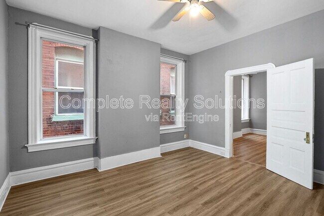 Building Photo - 5132 Kensington Ave