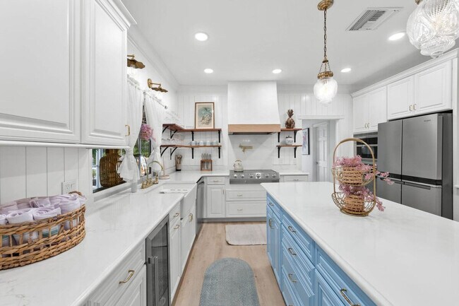 Building Photo - 15100 Sweetwater Ct