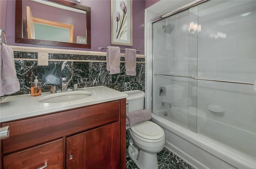 Upstairs Hall Bathroom - 9030 Old Bonhomme Rd