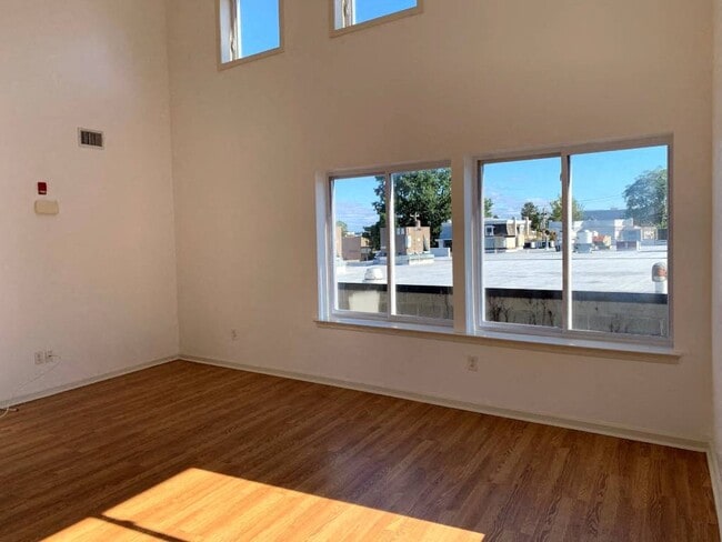 Building Photo - 508 Martin Street