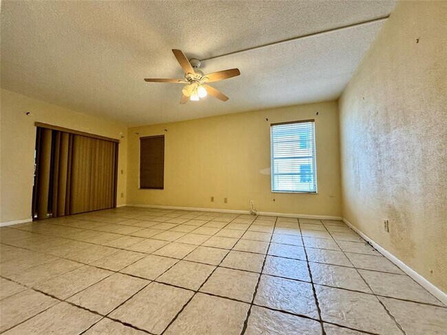 Building Photo - 2471 SW 82nd Ave