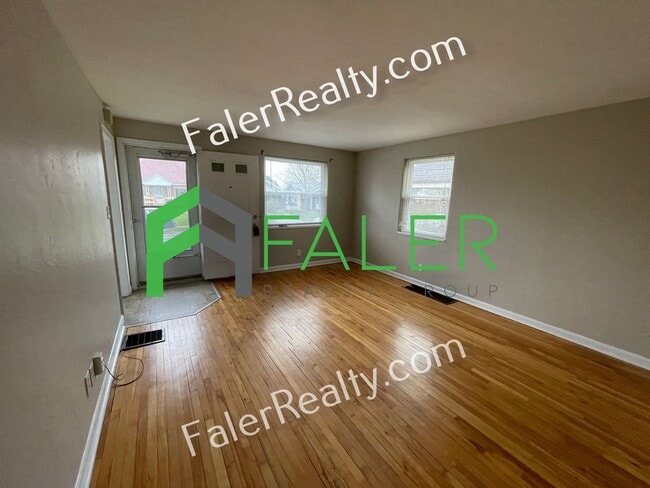 Building Photo - Charming Cape Cod w/ Garage