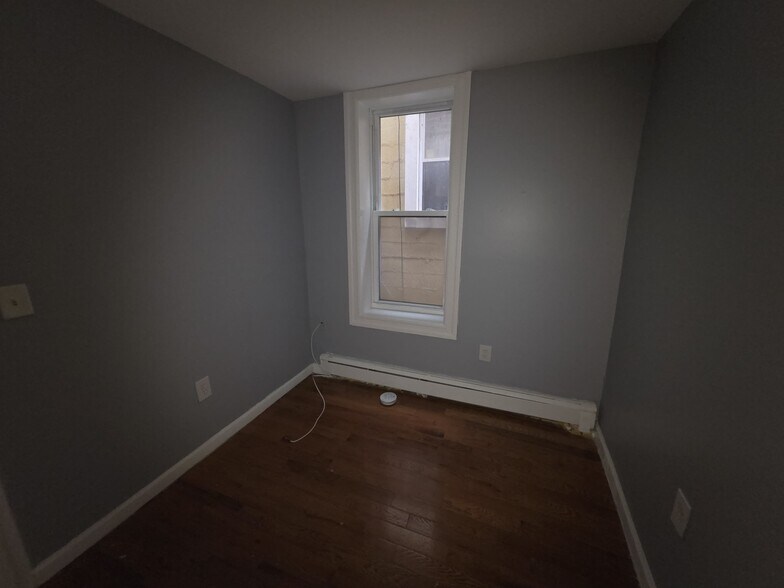 Building Photo - 554 Avenue C