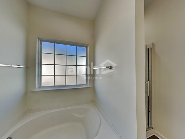 Building Photo - 300 Pemaquid Ct