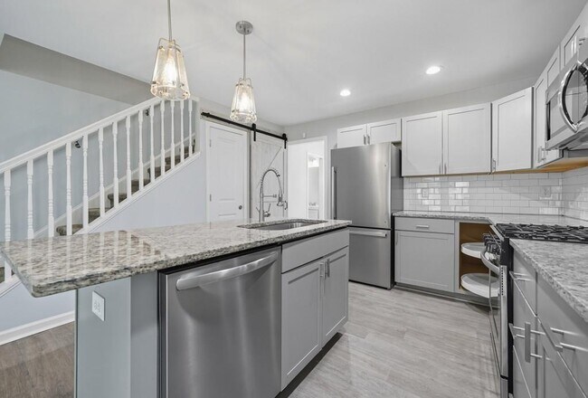 Building Photo - 2490 Barge Rd SW