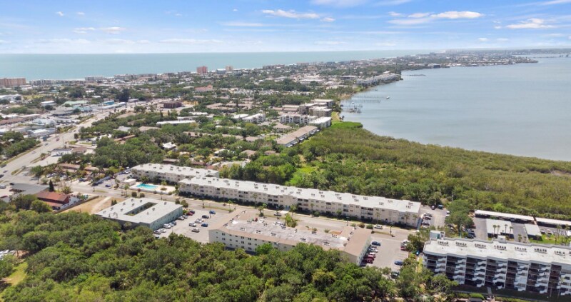 Building Photo - 230 Columbia Dr