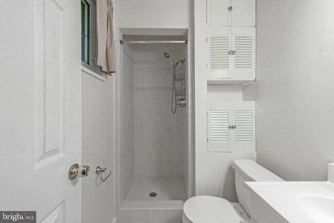 Building Photo - 5008 Treetop Ln