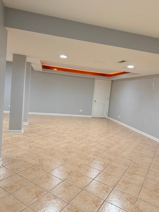 Building Photo - 2305 Sandy Creek Dr