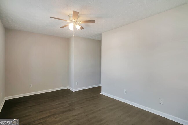Building Photo - 1001 River Plantation Dr