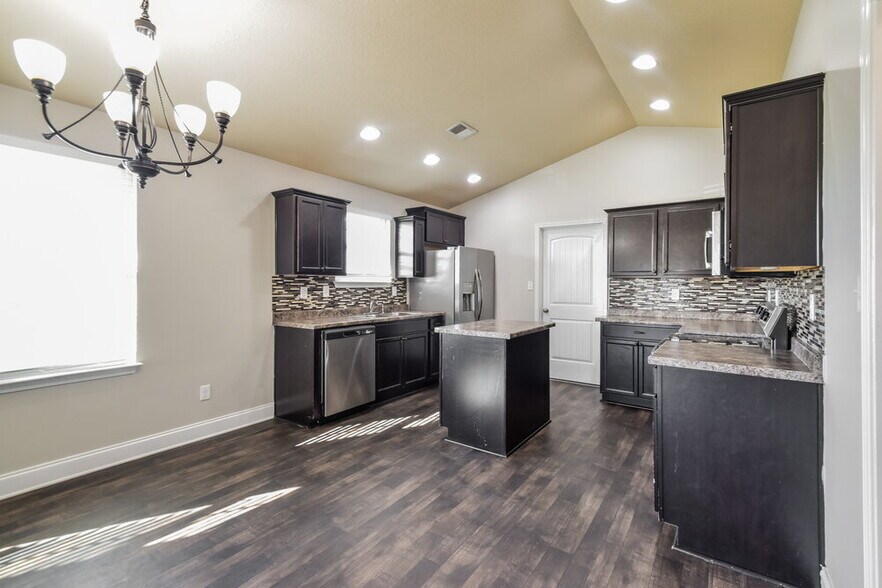 Building Photo - 8759 Kimberly Dawn Dr