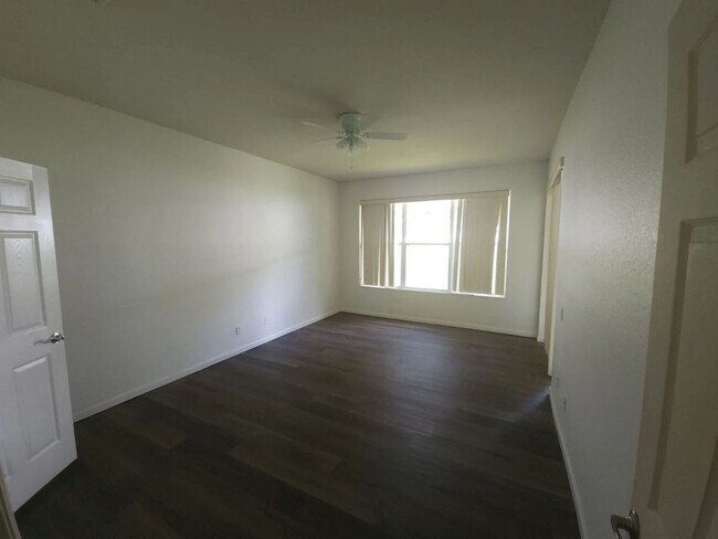 Building Photo - 5/3.5 Balboa Blvd~Verde Ridge~Large & Lovely!