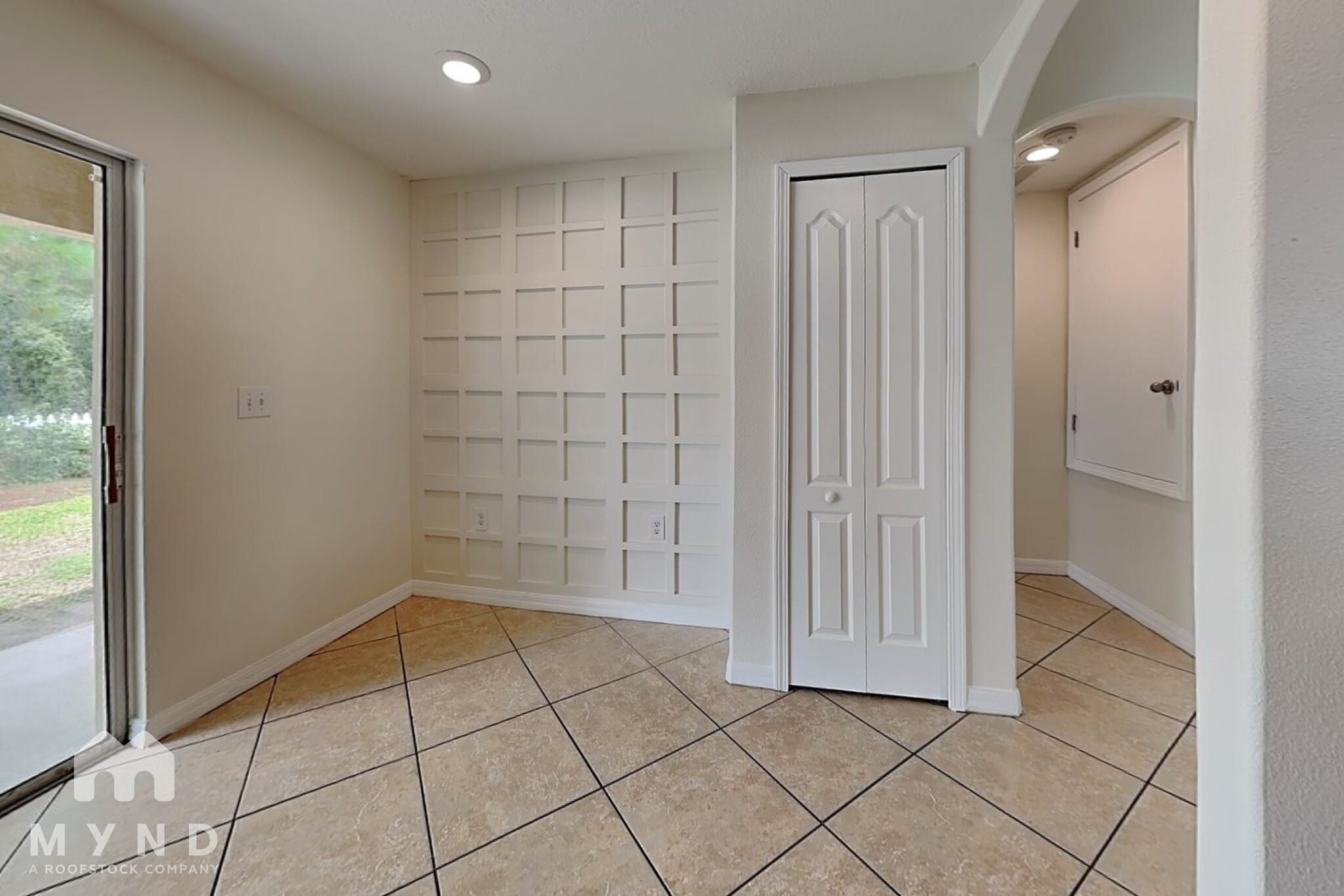 Building Photo - 1212 Oak Pond St