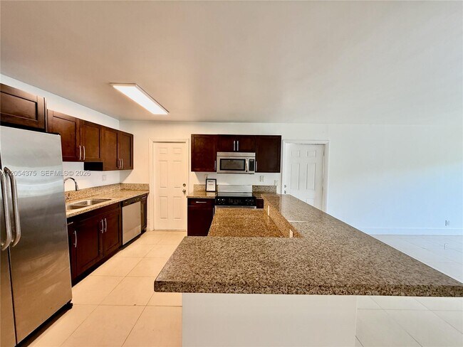 Building Photo - 1548 SW 5th Pl