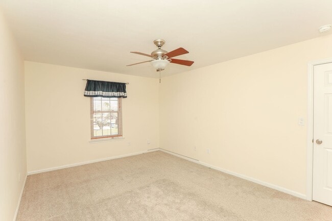 Building Photo - Spacious 4BR Home with a Fenced Yard & Jetted Tub