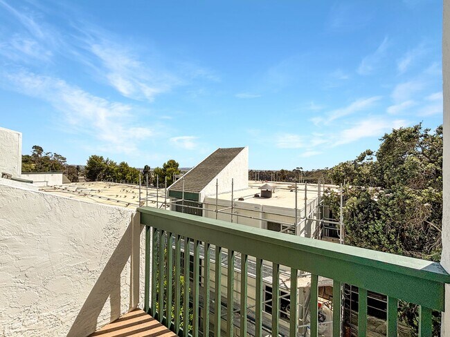 Building Photo - Spacious 1BD/1BA Condo in the Bay Ho Commu...