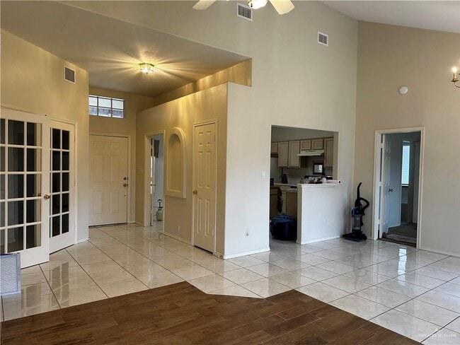 Building Photo - 2308 Oriole Ave
