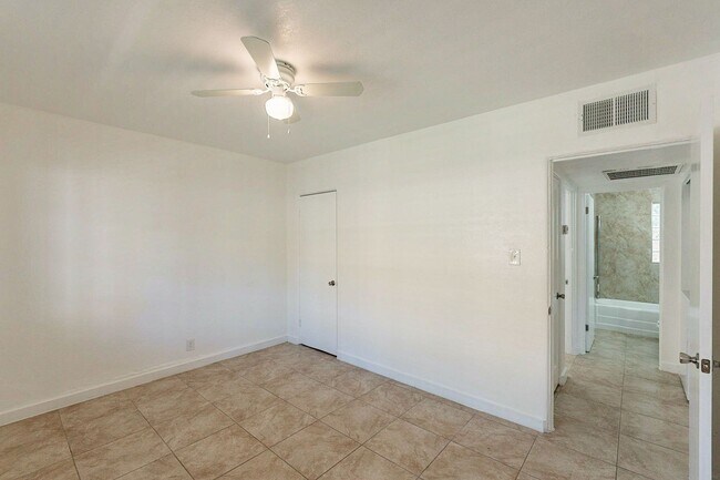 Building Photo - 928 W McDowell Rd