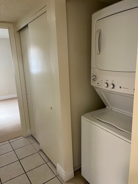 Building Photo - 4120 Gannet Cir