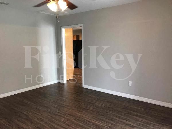 Building Photo - 4707 W Bay Ave