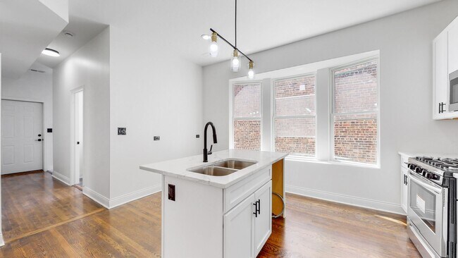 Building Photo - 6227 S Langley Ave