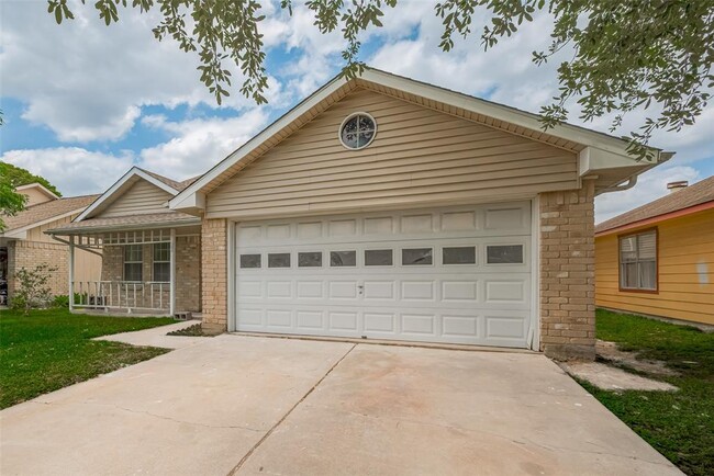 Building Photo - 15934 Barbarossa Dr