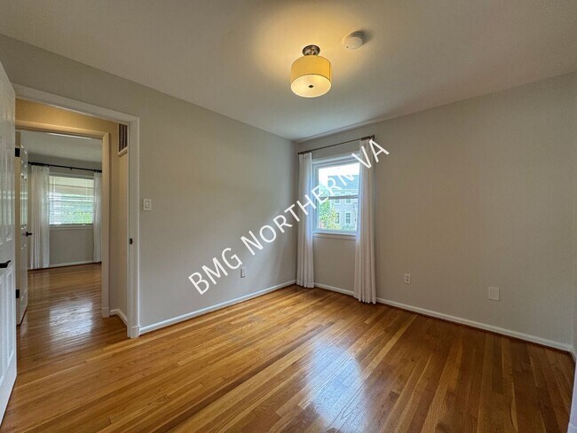 Building Photo - 1109 Hillcrest Dr SW